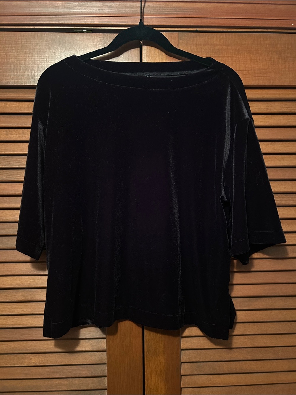 Uniqlo Black Velvet Short Sleeve Tee Small